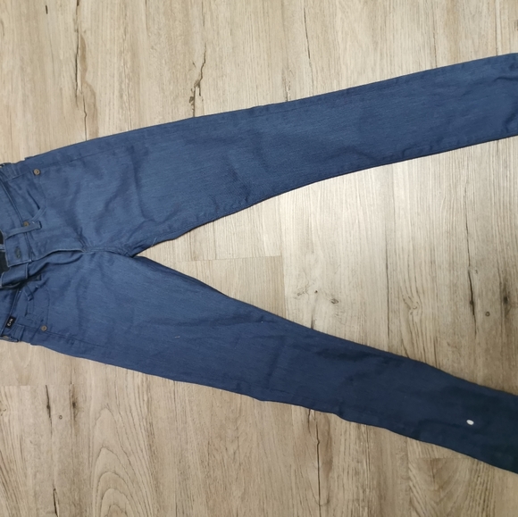 New with defects, Citizens of humanity, 25